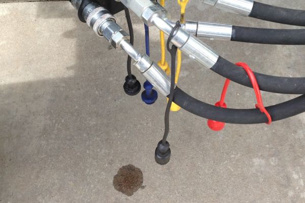 Hydraulic fitting leaking Topa