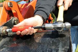Grease Fitting Leaking? Troubleshooting Guide - Topa Blog