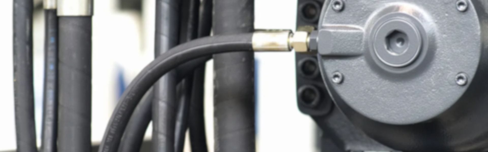 Oil-Resistant Hoses Why Bend Radius Matters for Performance banner