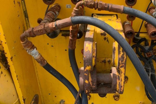 Locate and Repair Hydraulic Hose Fitting Failures