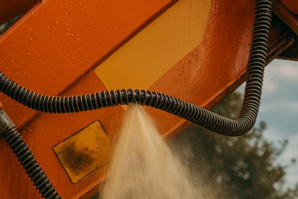 burst hydraulic hose spraying oil