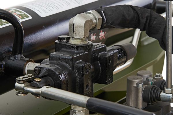 install excavator hydraulic hose