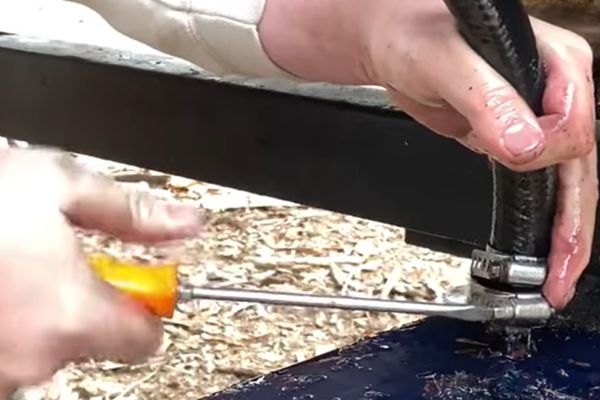 Hydraulic Hose Oil Leaks