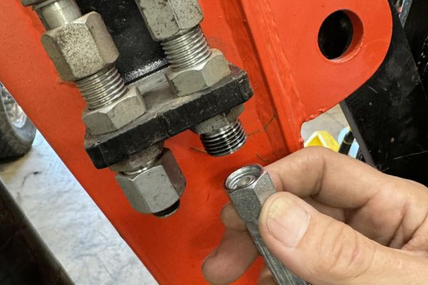 Installation Excavator Hoses