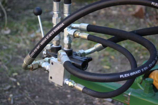 Excavator Hydraulic hose connection