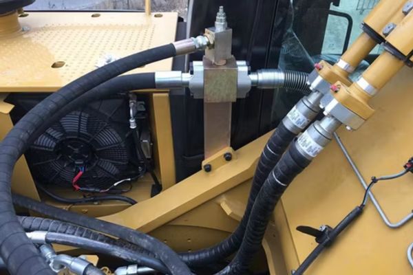 Excavator Hydraulic hose environment