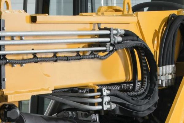 excavator Hydraulic hose routing