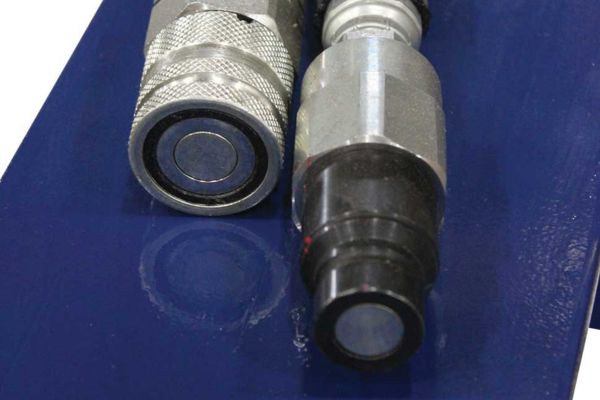 hydraulic quick release Coupler work