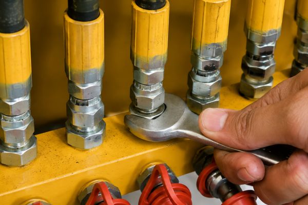 tight hydraulic fittings nut