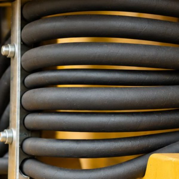 How Poor Hose Routing Damages Hydraulic Cylinders Life