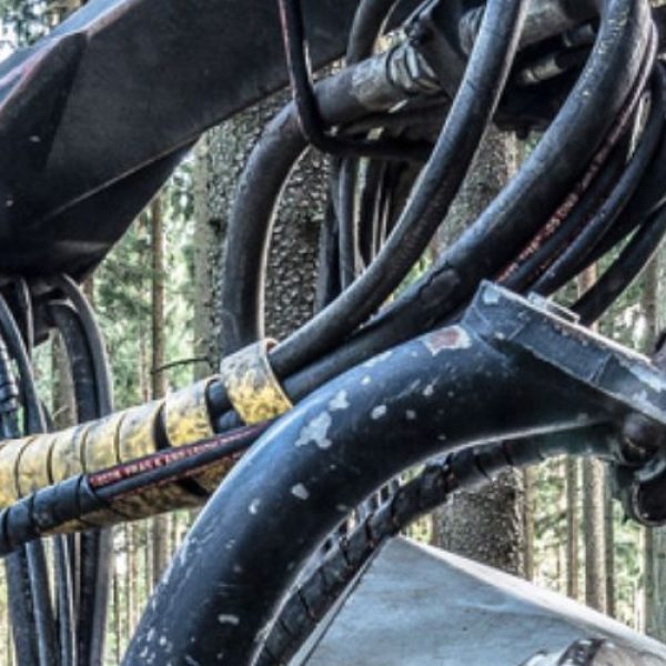 Why Do Hydraulic Hoses in Forestry Machinery Fail