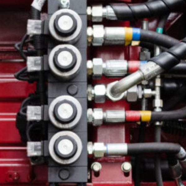 Why Does R4 Hose Collapse on Suction and Return Lines